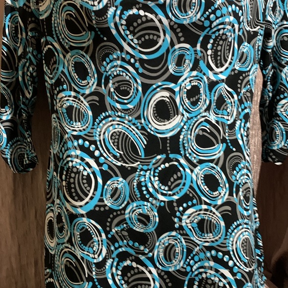 Maurices Top Blouse M Stretchy Black Blue Circles Polka Dots 3/4 Sleeve Pullover - Picture 3 of 16